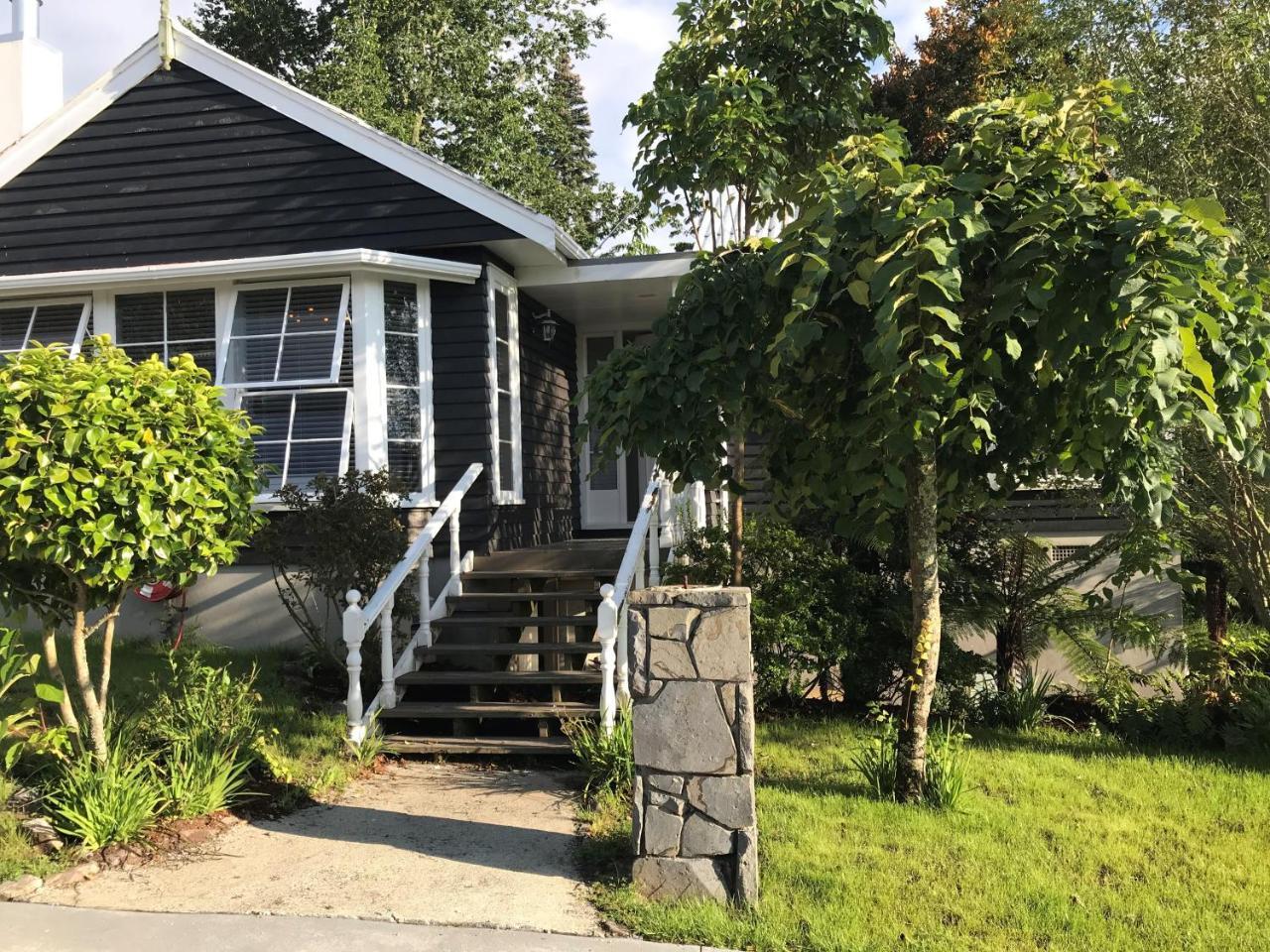 Hugo & Carters Lodge Rotorua Exterior photo